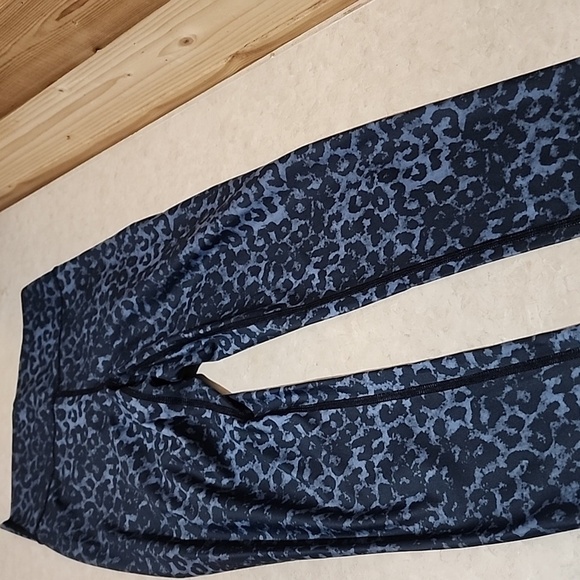 ZYIA Scrunch Butt Leggings size 2 - Picture 4 of 6